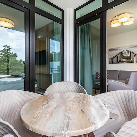 Deluxe-apartment 2-10 Mit Balkon Und Schoenem Gartenblick Lejlighed Lübeck